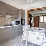Guesthost - Lovely W Balcony Near Poetto! Apartamento *