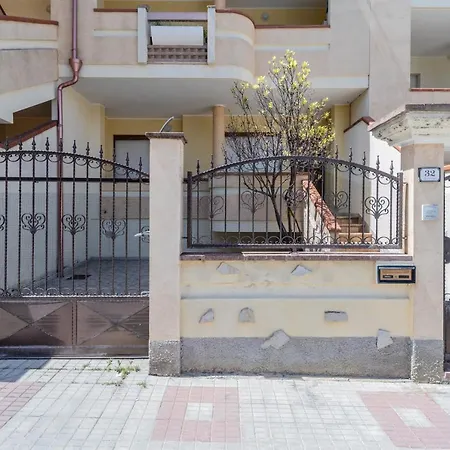 아파트 Guesthost - Sestu Lovely Apt W Balcony Near Spiaggia Poetto!
