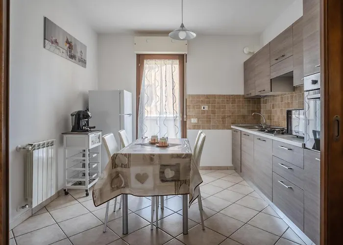 Guesthost - Lovely W Balcony Near Poetto! Appartement *