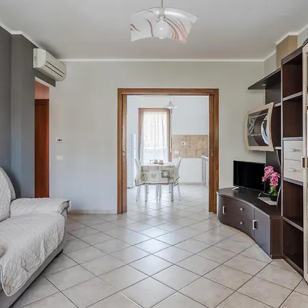アパート Guesthost - Sestu Lovely Apt W Balcony Near Spiaggia Poetto! *