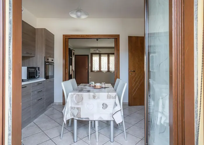 Guesthost - Lovely W Balcony Near Poetto! Apartamento