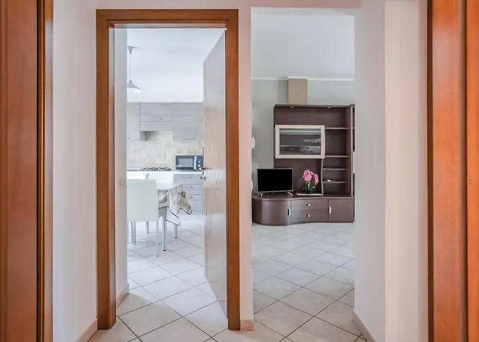 Guesthost - Lovely W Balcony Near Poetto! Apartamento